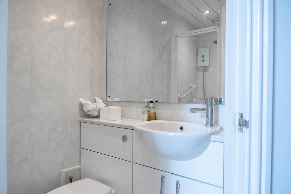 Double Room, Ensuite ((Superking) - Inland View) photo 3