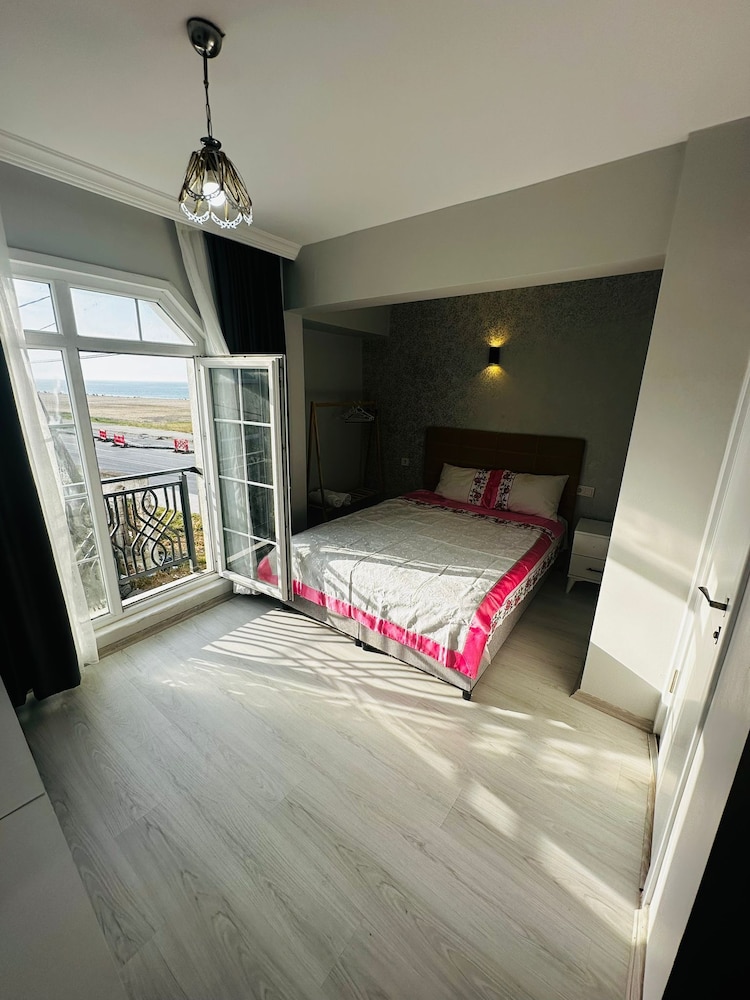 Standard Double Room - Photo 9