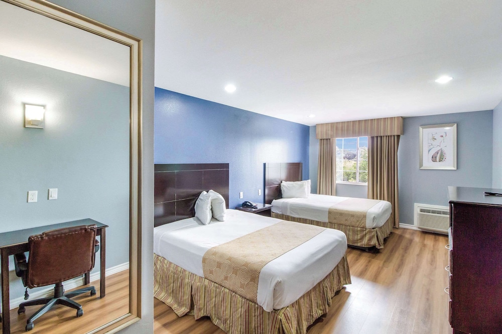 Standard Room, 2 Queen Beds, Smoking