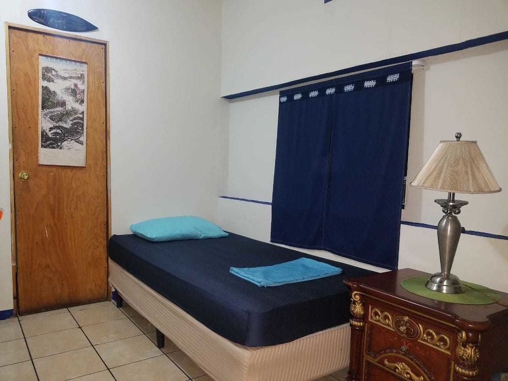 Standard Room, Multiple Beds, Private Bathroom photo 3