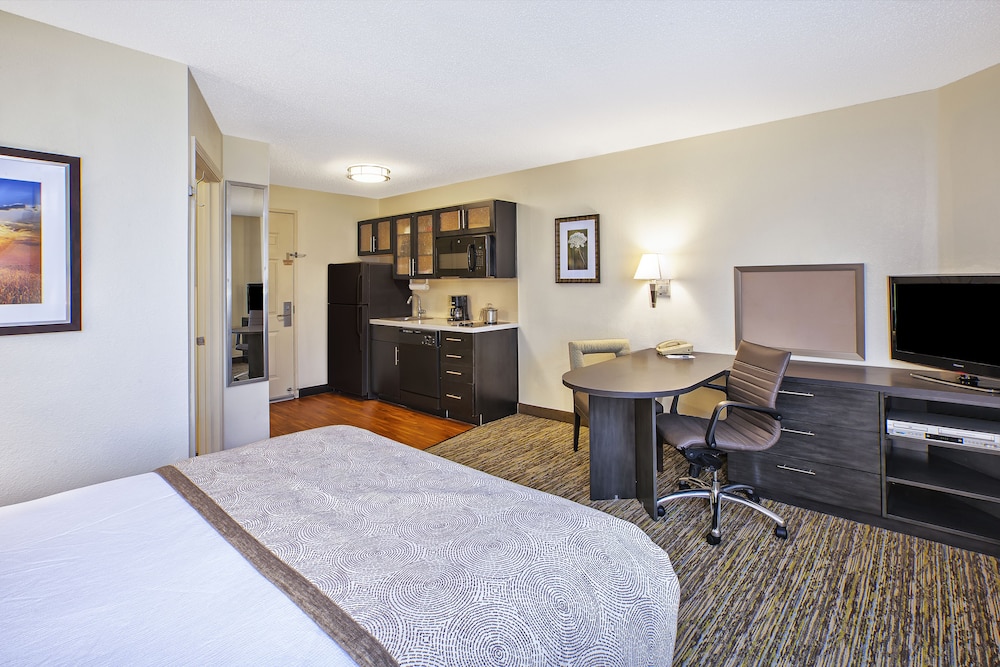 Suite, 1 Bedroom (1 Qn, Sofa Bed, Addl Lvng Area) - Photo 6