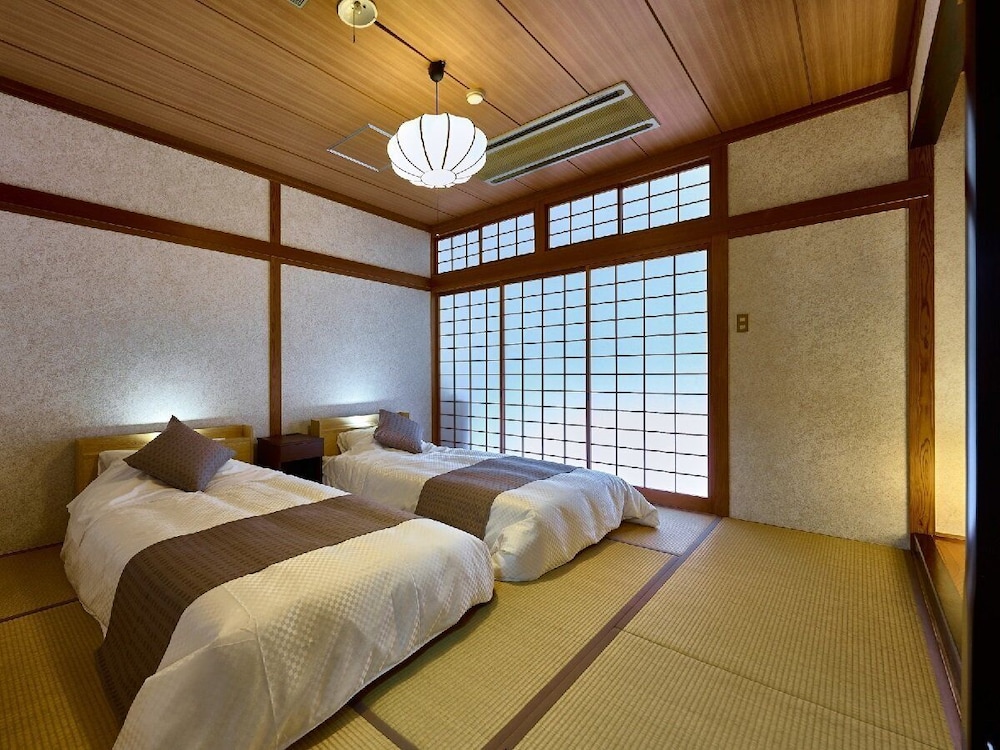 [River View] Japanese Western Style Room (Free Wi-Fi) - Photo 4