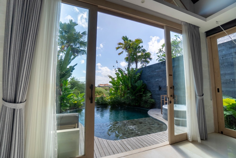 Royal Smart 1 Bedroom Villa with Private Pool & Hot Tub - Photo 3