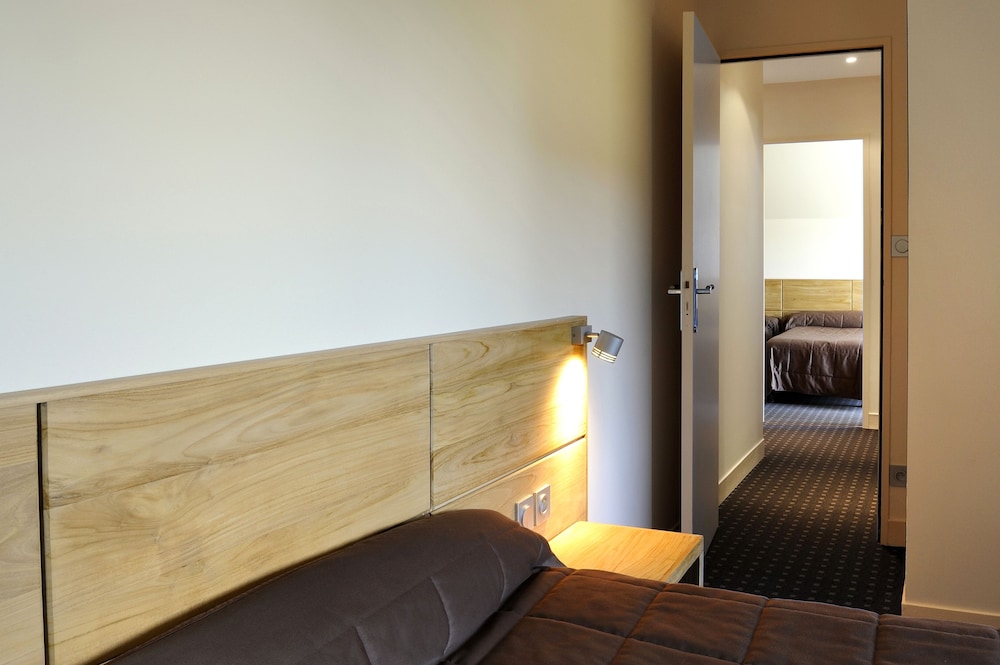 Standard Single Room thumbnail 5