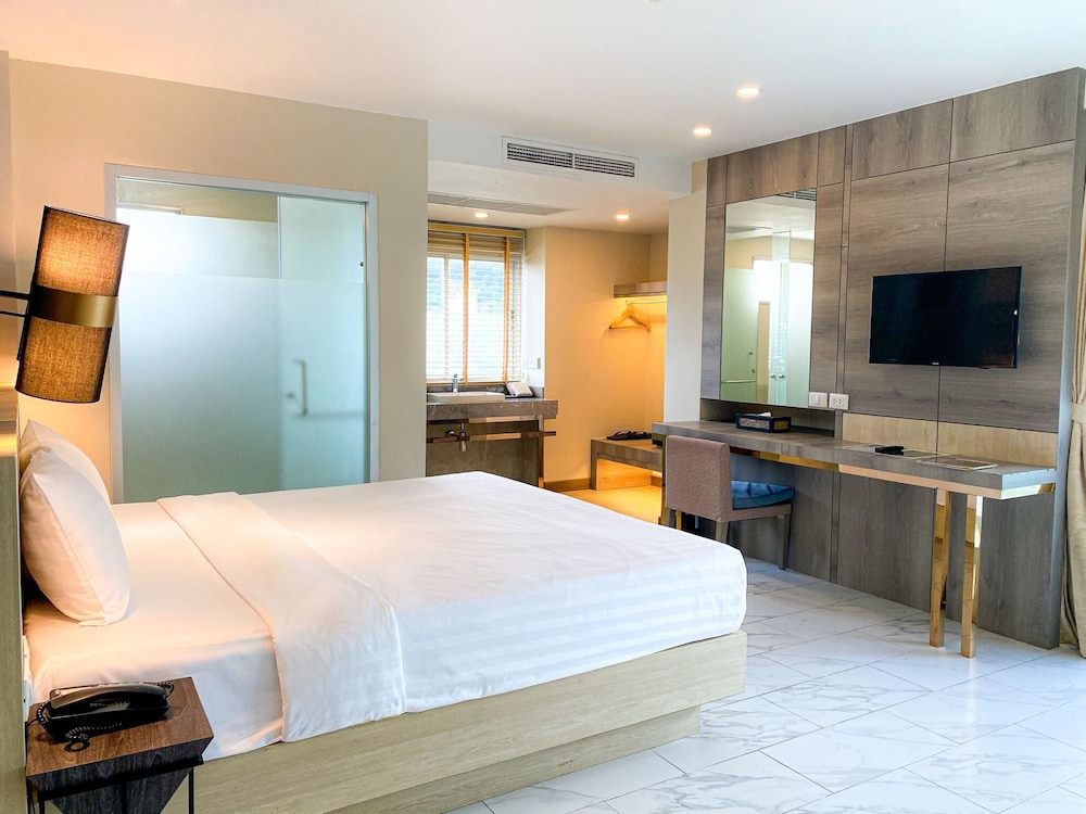 Deluxe Room - Photo 14