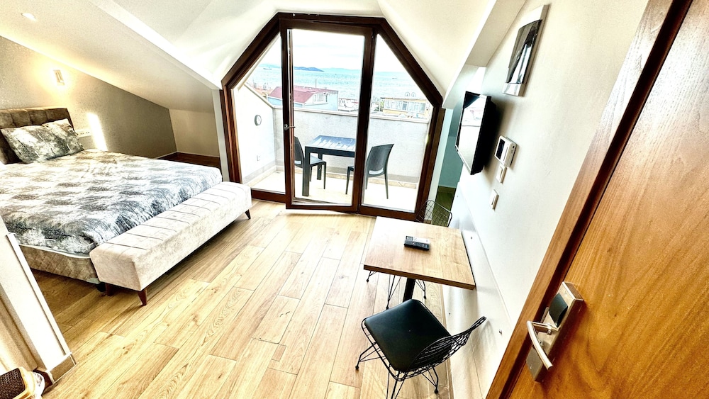 PENTHOUSE SEA VIEW DOUBLE BALCONY photo 3