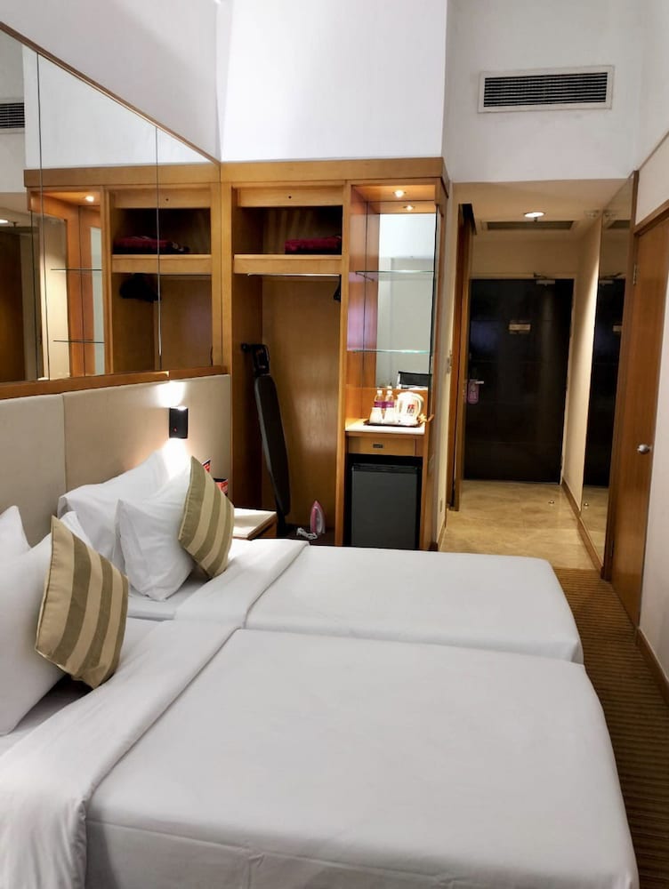 Standard Twin Room, No Windows photo 1