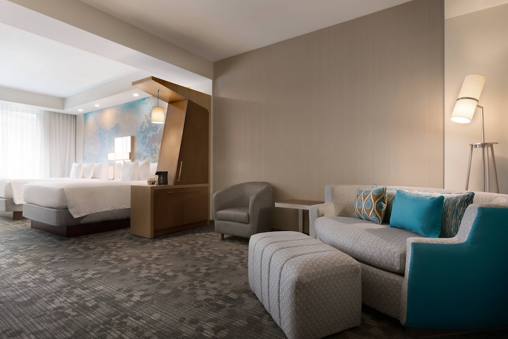Suite, Multiple Beds (Mobility Accessible, Roll-In Shower) photo 1