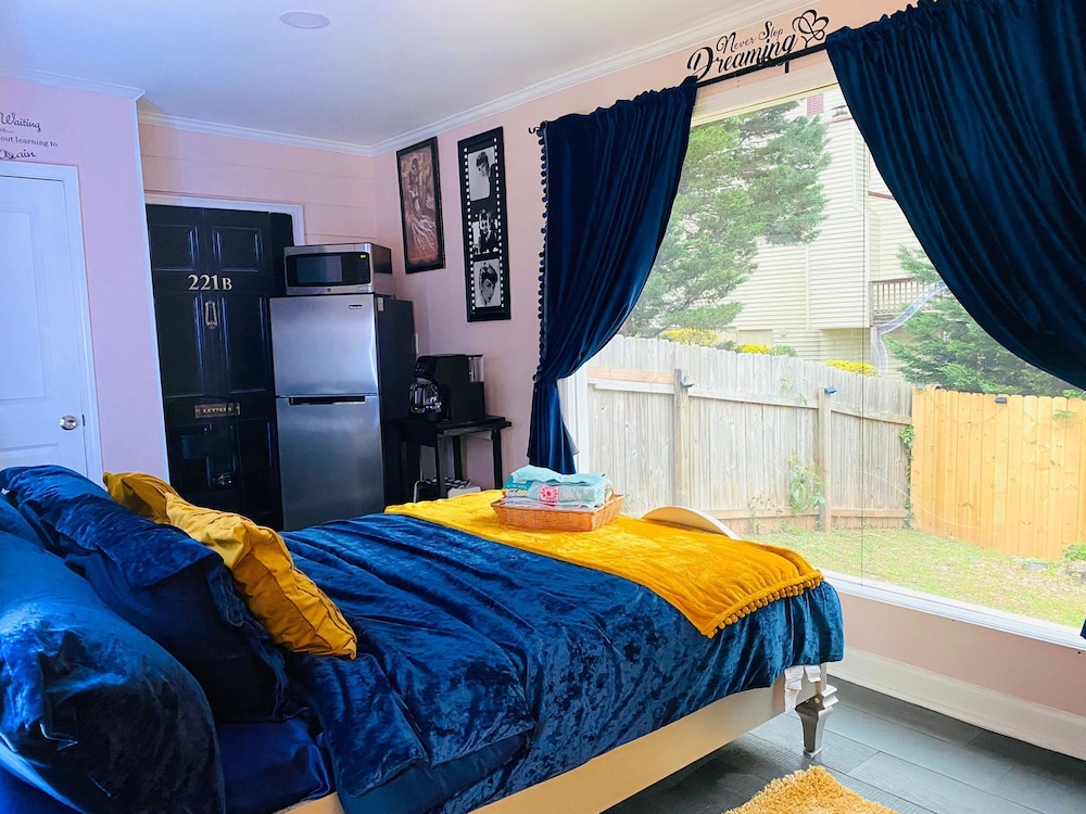 Romantic House, Multiple Beds, Kitchen, Ground Floor photo 1