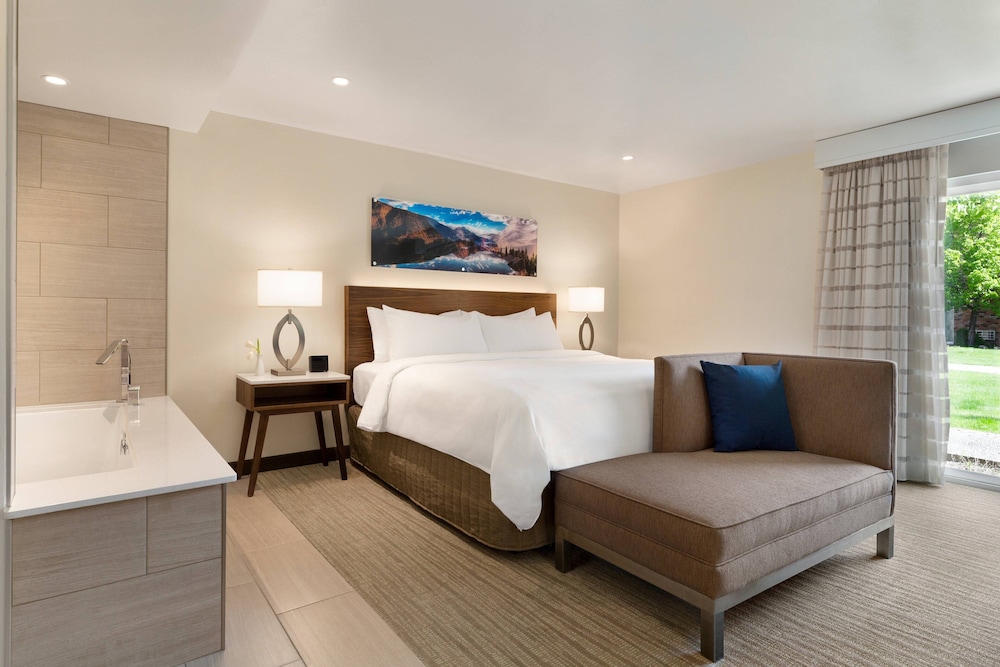 Junior Suite, 1 King Bed with Sofa bed - Photo 1