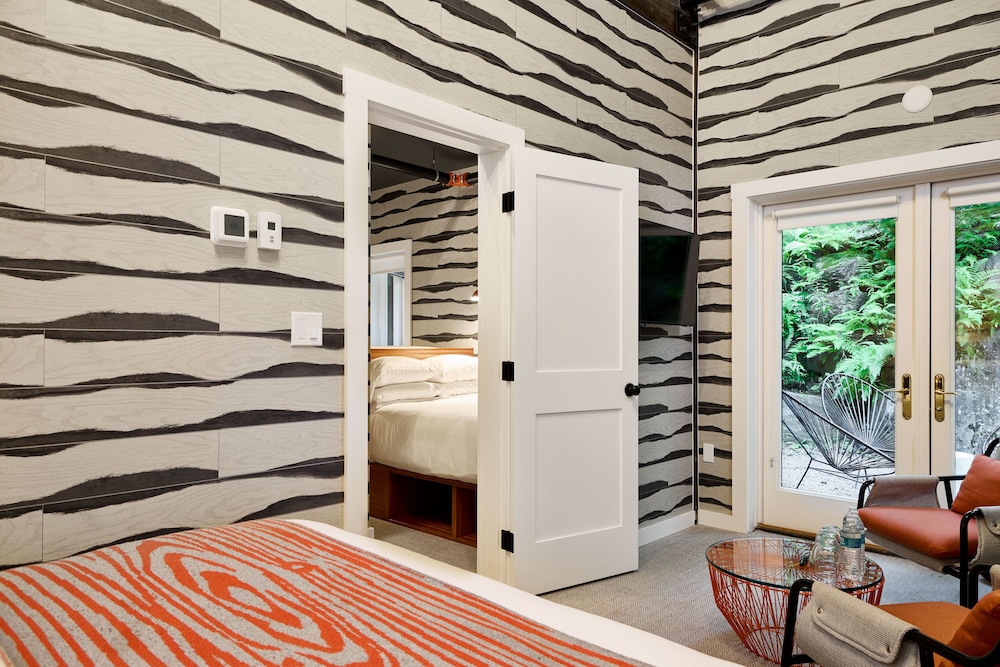 Signature Room, Multiple Beds photo 3