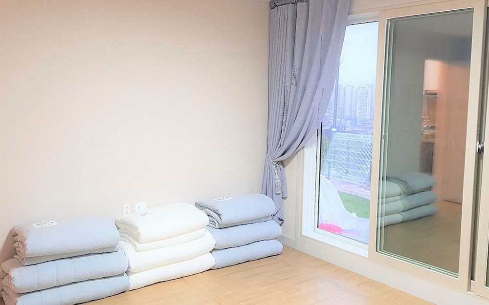 Room (Full of Sunshine Room) - Photo 7