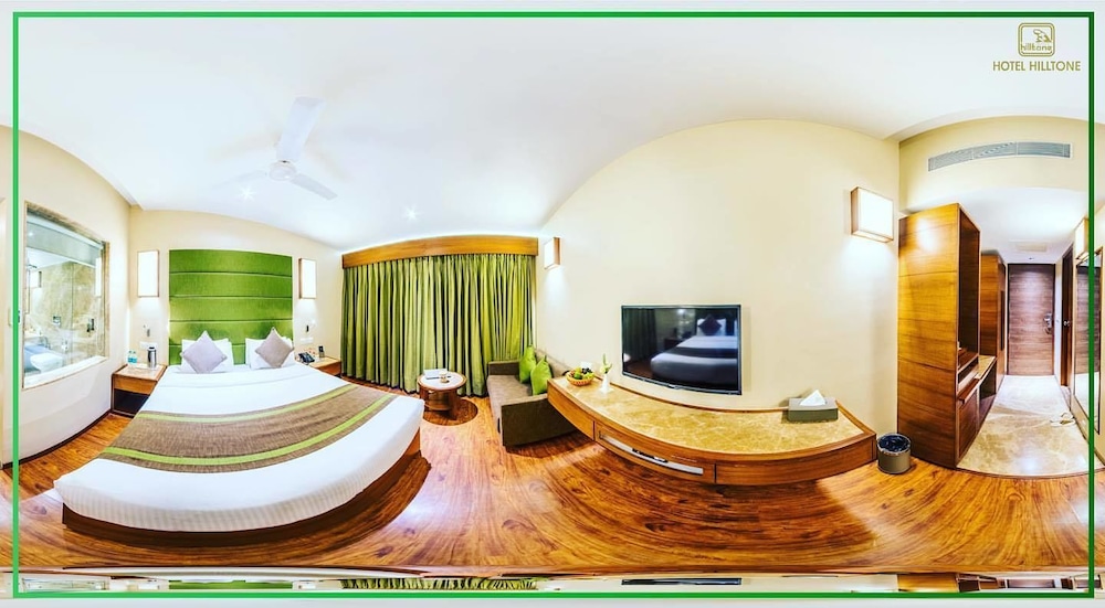 Premier Room, 1 King Bed, Garden View photo 2