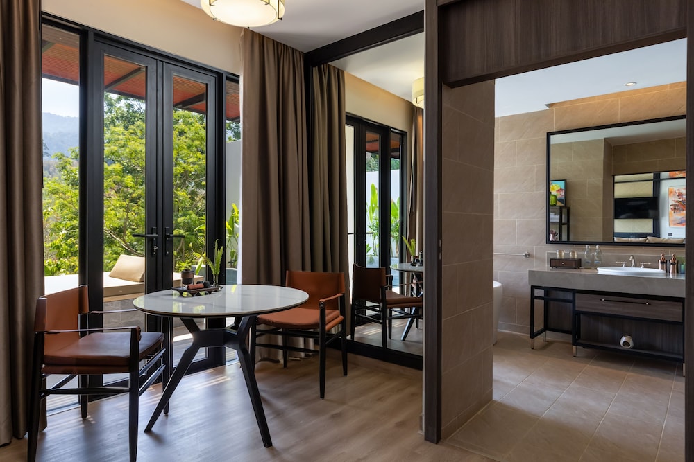 Mountain View Pool Suite - Photo 5