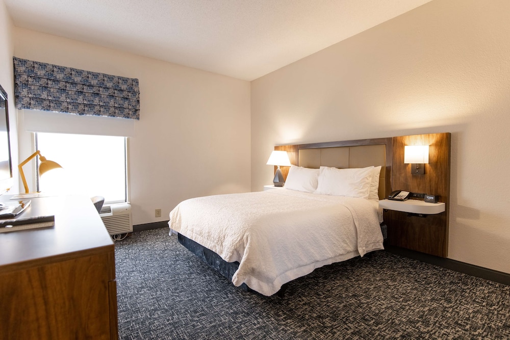 Room, 1 Queen Bed, Accessible, Bathtub - Photo 10