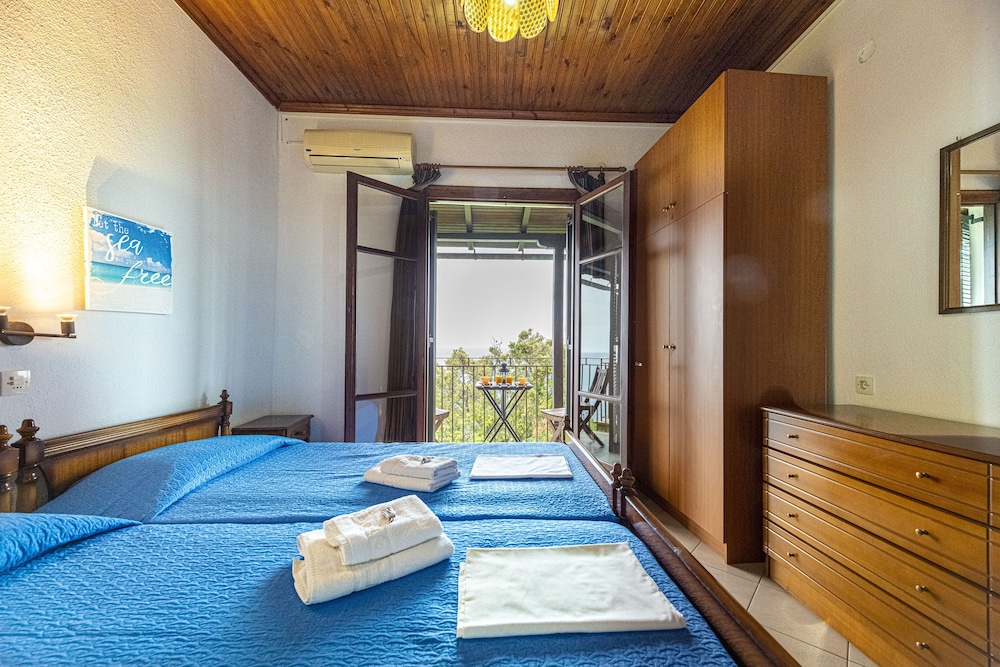 Family Apartment, 2 Bedrooms, Smoking, Sea View photo 1
