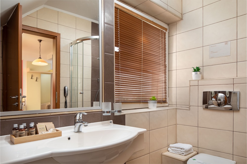 Economy Double Room - Photo 5