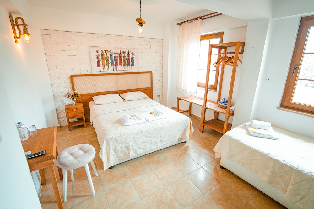 Standard Triple Room, City View photo 1