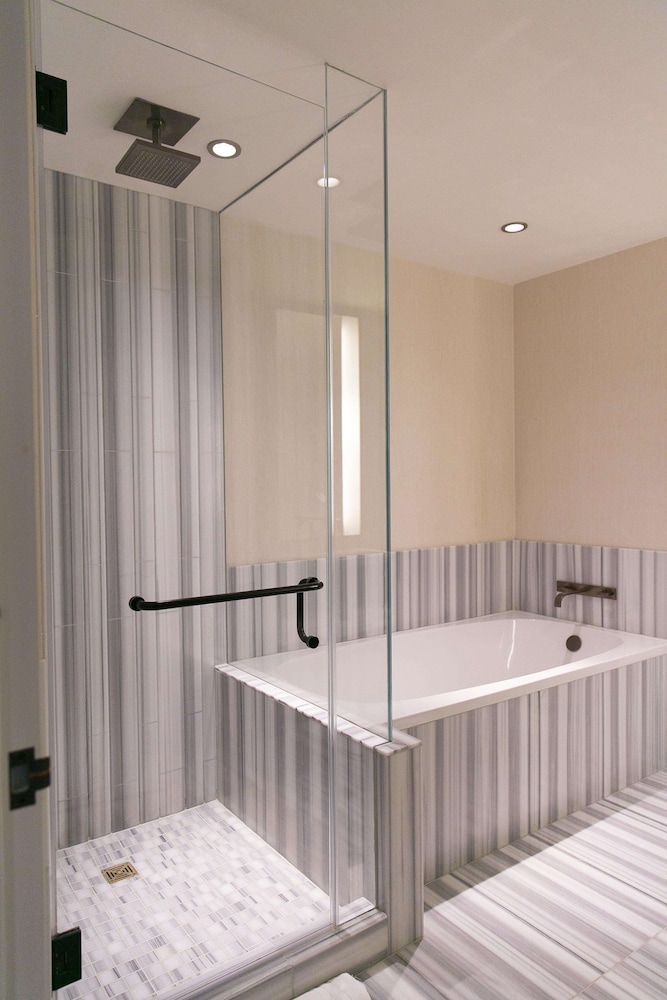 Hudson Square King Room