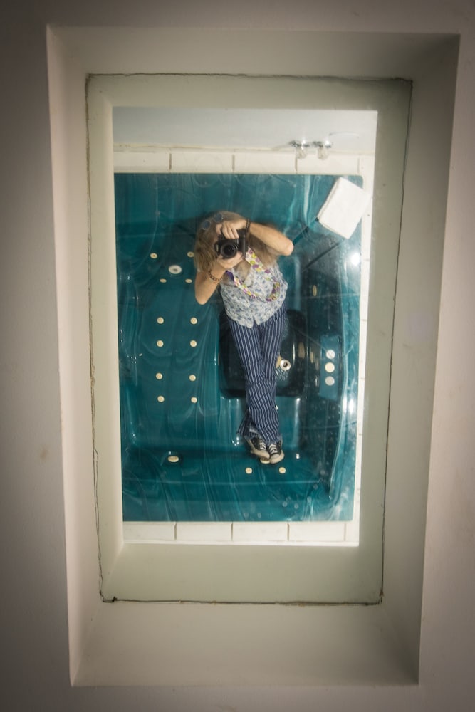 Honeymoon Room, 1 King Bed, Smoking, Jetted Tub photo 2