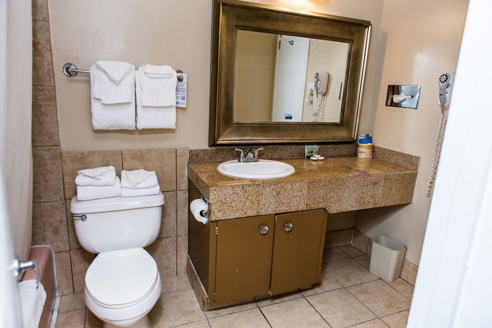 Suite, 2 Bedrooms - Photo 31