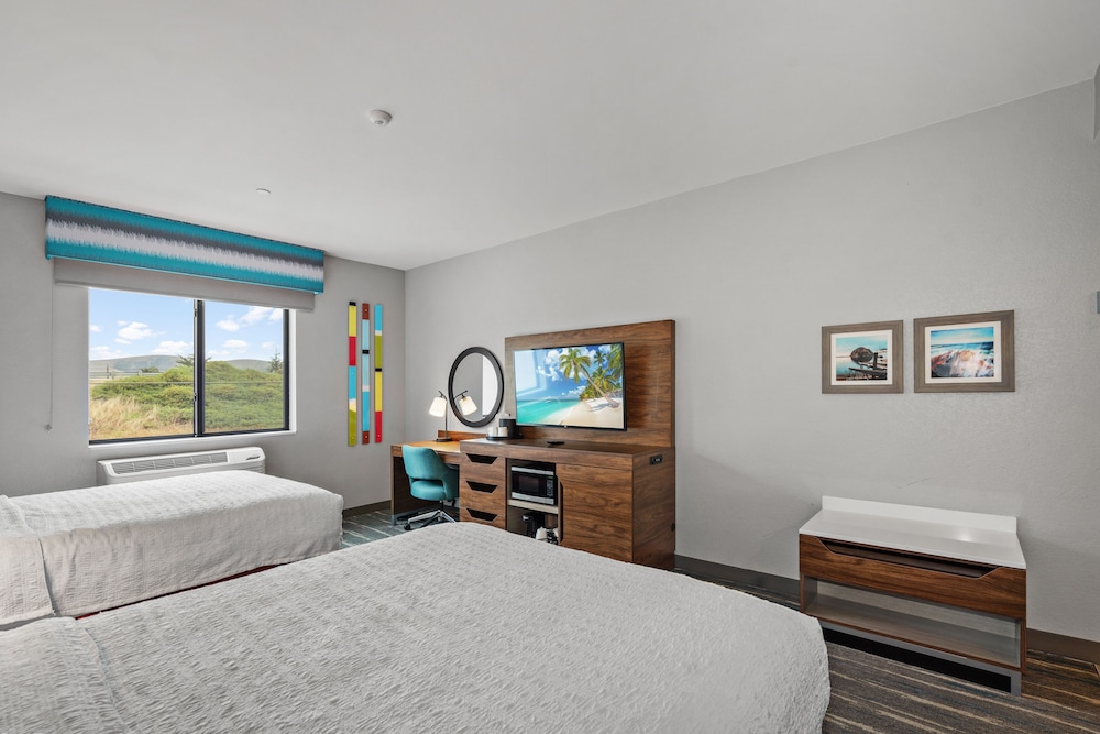 Room, 2 Queen Beds (Partial Rock View) - Photo 4