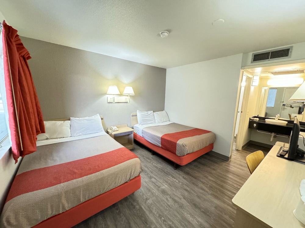 Standard Room, 2 Double Beds, Non Smoking, Refrigerator & Microwave photo 1