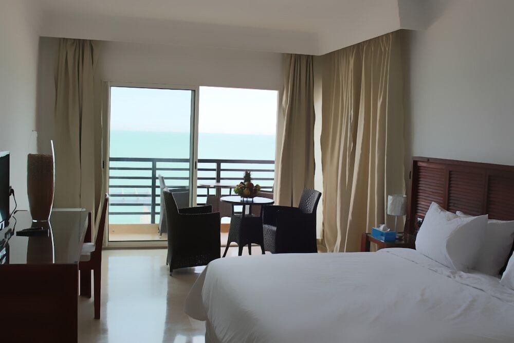 Junior Suite, 1 King Bed, Accessible photo 2