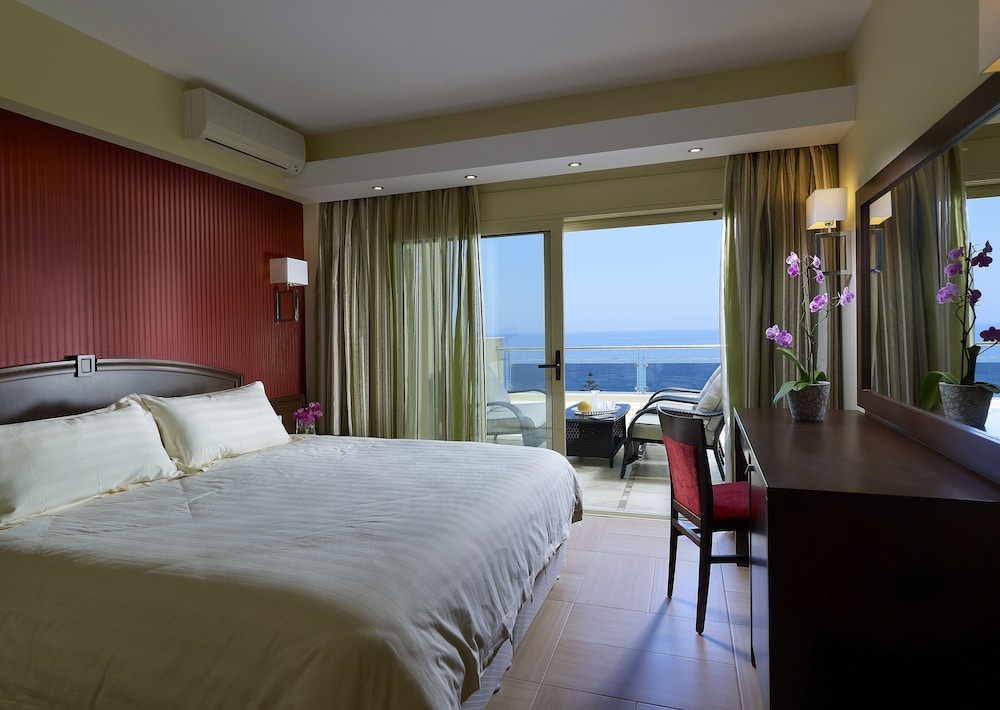 Executive Suite, 1 Bedroom - Photo 1