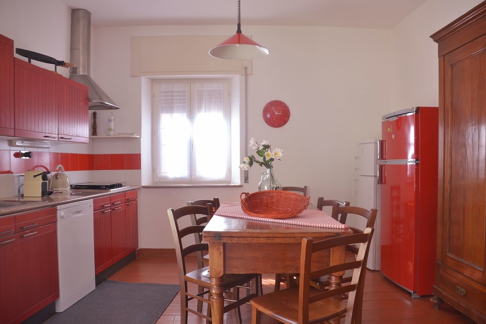 House, 3 Bedrooms, Terrace, Lake View photo 3