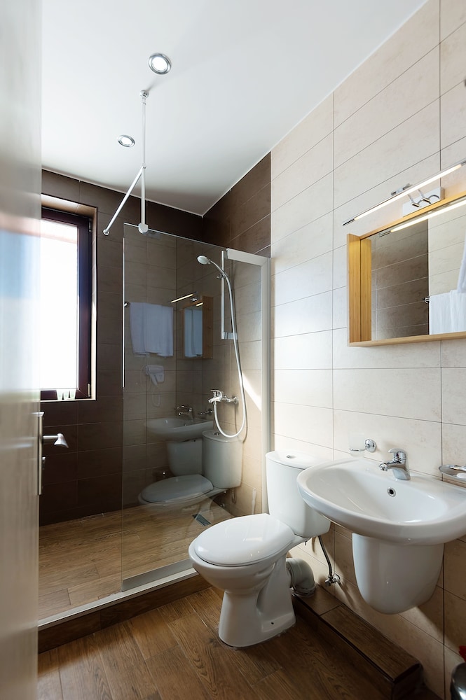 Standard Triple Room, Balcony - Photo 7