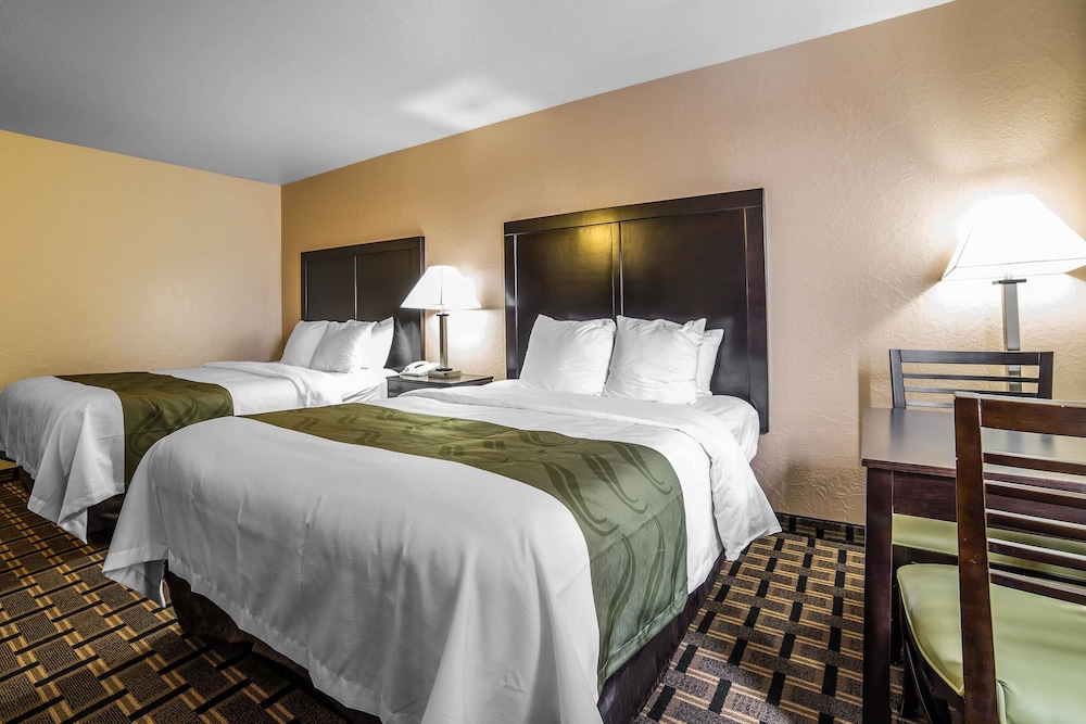 Standard Room, 2 Queen Beds, Non Smoking, Mountain View - Photo 5