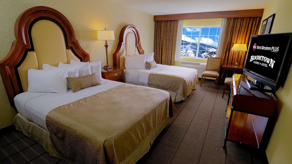 Standard Room, 2 Queen Beds, Refrigerator, Mountain View - Photo 1