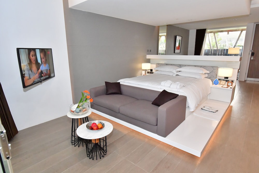 Seashore Honeymoon Suite - Photo 1