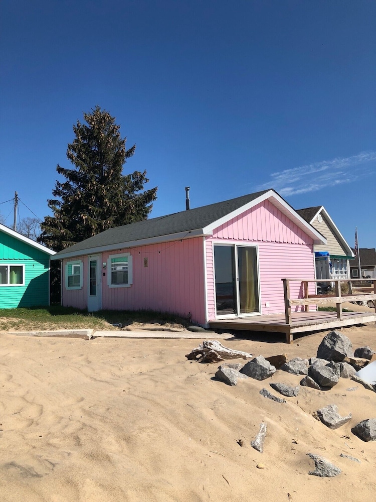 Pink Cottage #1 - 2 Bedroom (Lake Front) photo 1