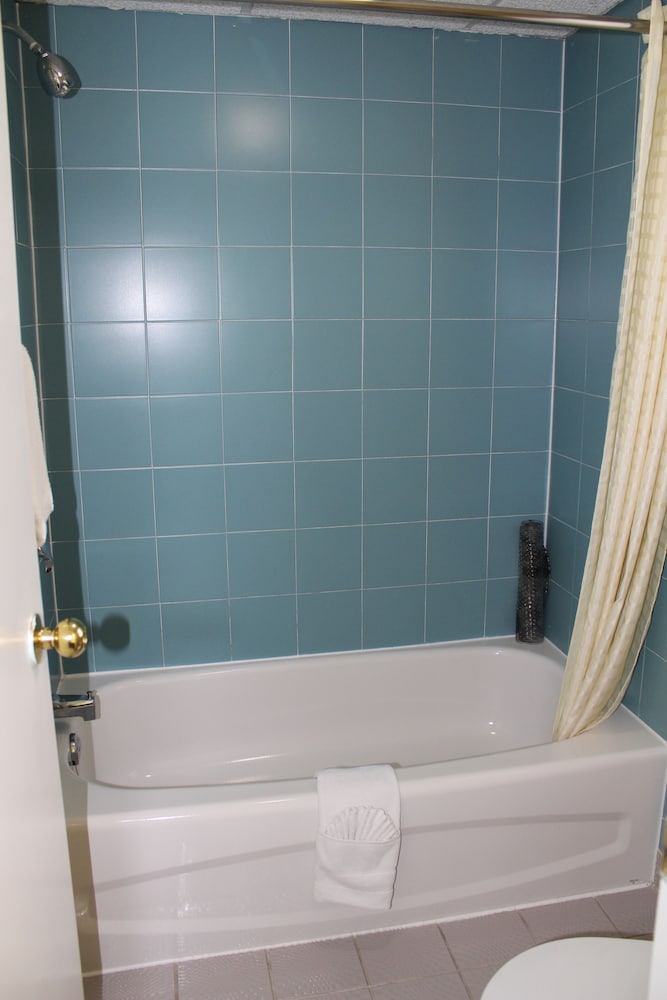 Room, 2 Queen Beds photo 3
