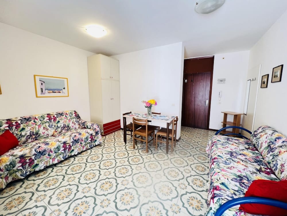 Studio, Multiple Bedrooms, Balcony, Ocean View