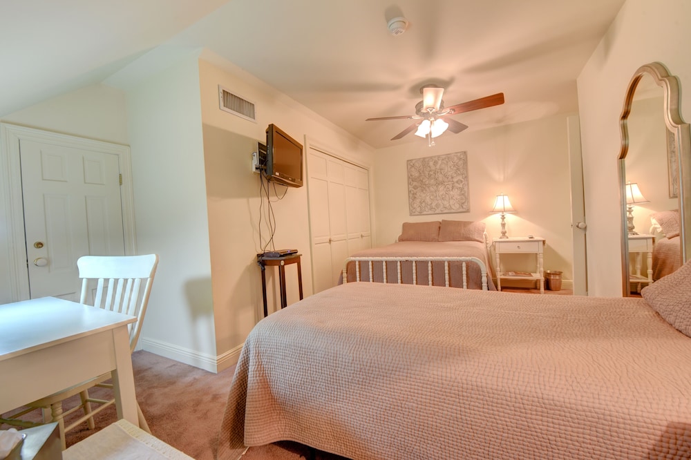 Luxury Room, 1 Double & 1 Twin Bed, BR3 photo 1