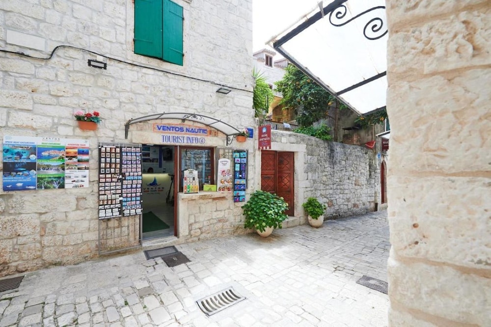 Apartment (Jare - in old town - A2 gornji (2+2))