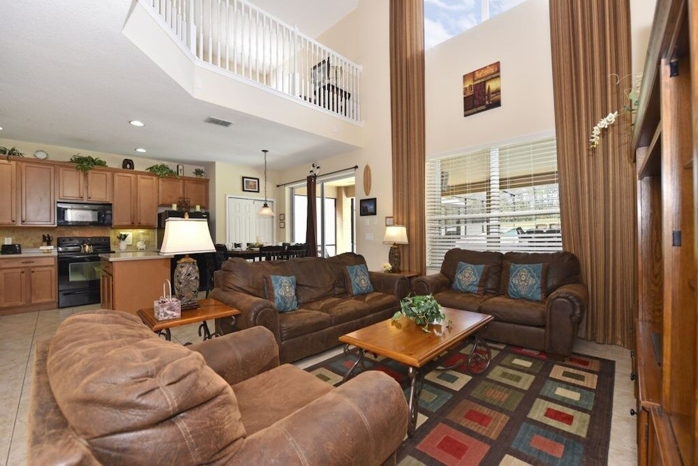 House, 6 Bedrooms