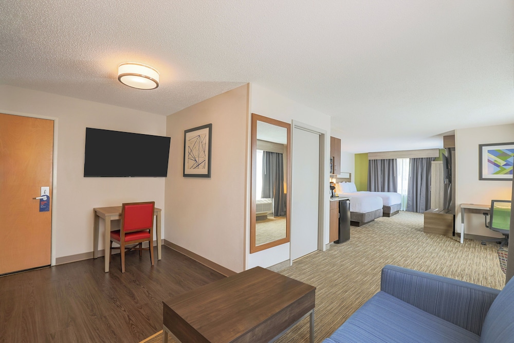 Suite, 2 Queen Beds (with Additional Living Area) photo 1