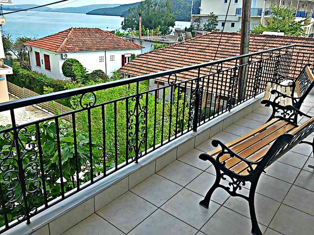 Family House, 3 Bedrooms, Sea View, Beachside photo 3