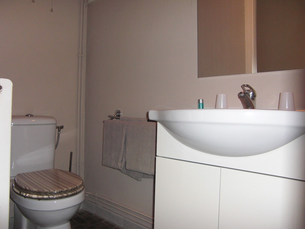 Double Room - Photo 12