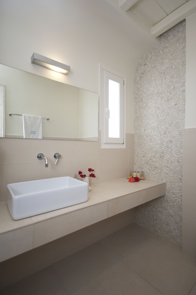 Superior Suite, Sea View - Photo 15