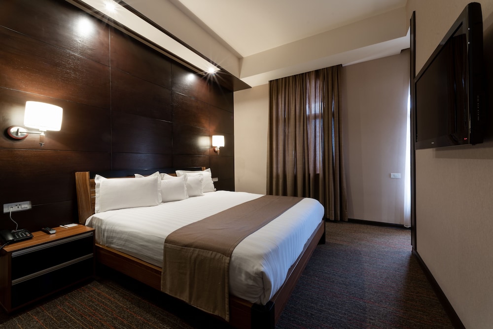 Senior Suite
