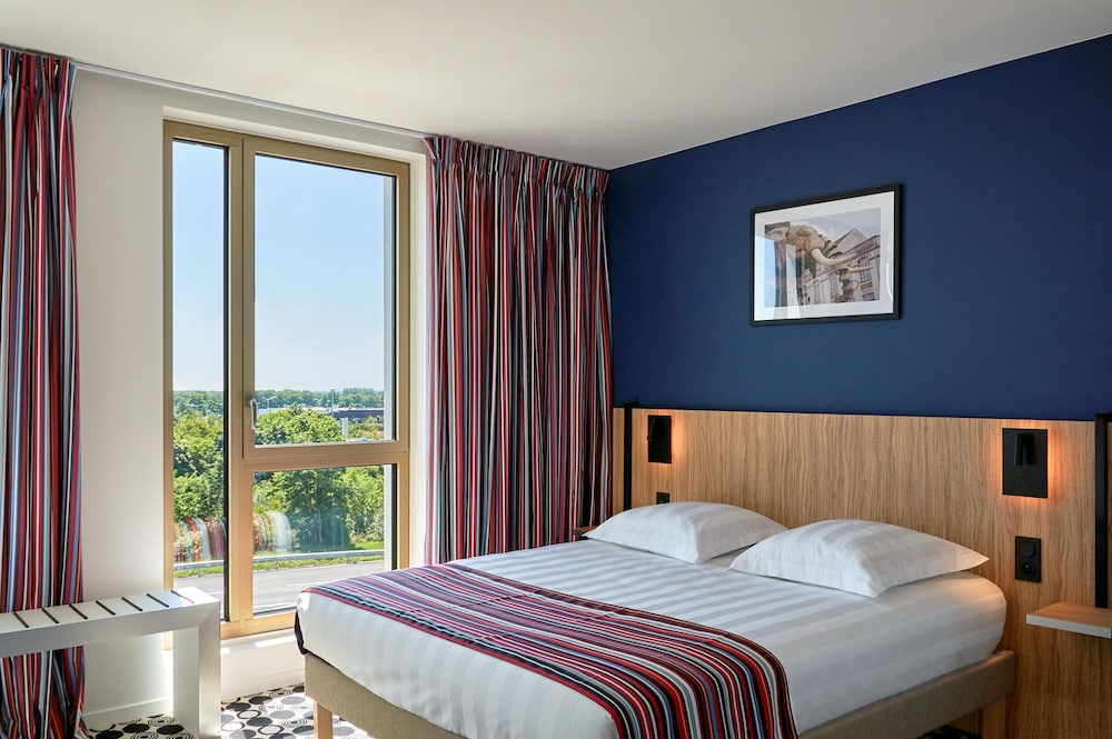Room (Prestige) - Photo 2
