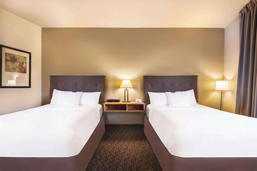 Standard Room, 2 Queen Beds, Non Smoking, Lagoon View