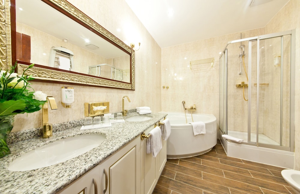 Exclusive Studio Suite, 1 King Bed - Photo 5