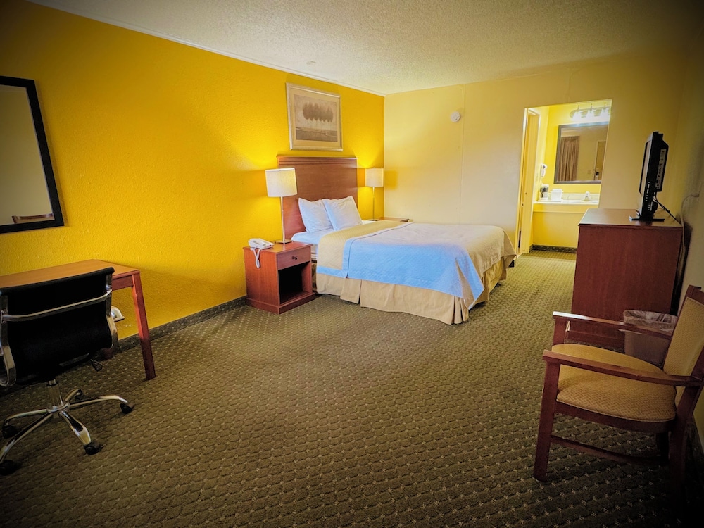 Standard Single Room, 1 Queen Bed, Non Smoking - Photo 2