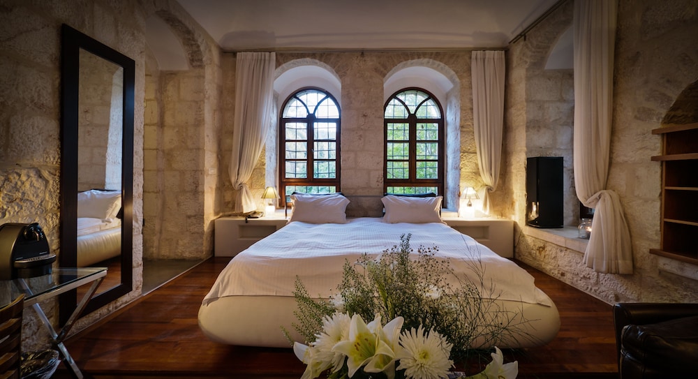 Signature Suite, Bathtub photo 1